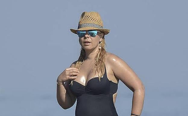 María José Campanario, pasando un día de playa en Málaga. 
