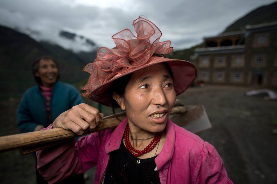 Los Zhaba son una etnia de la provincia de Sichuan, en el Tibet. Rechazan la monogamia y su cultura es matrilineal, aunque avances como la llegada de internet o mejoras en infraestructura han expuesto a los Zhaba a otros estilos de vida