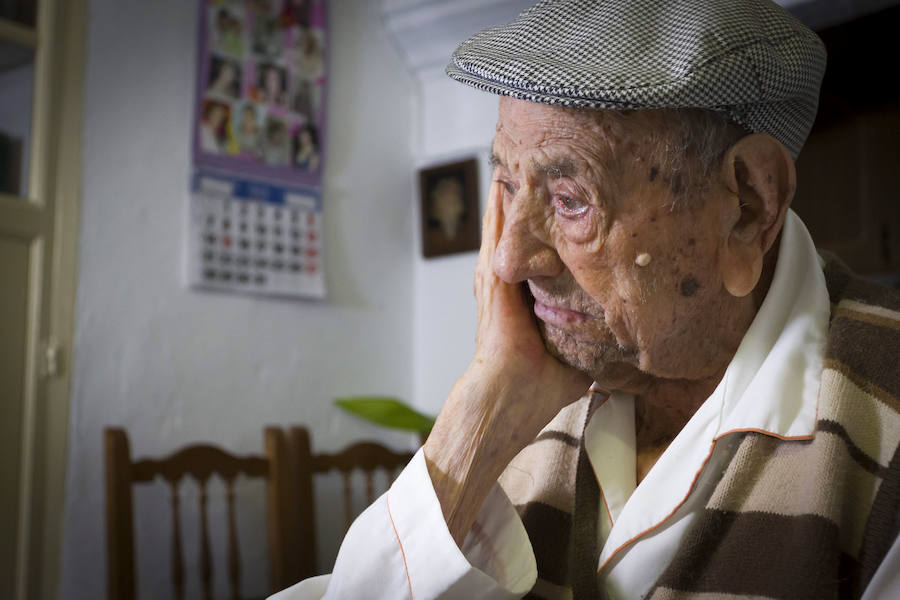 Natural de Bienvenida, este pancense se ha convertido en el hombre más longevo con 112 años