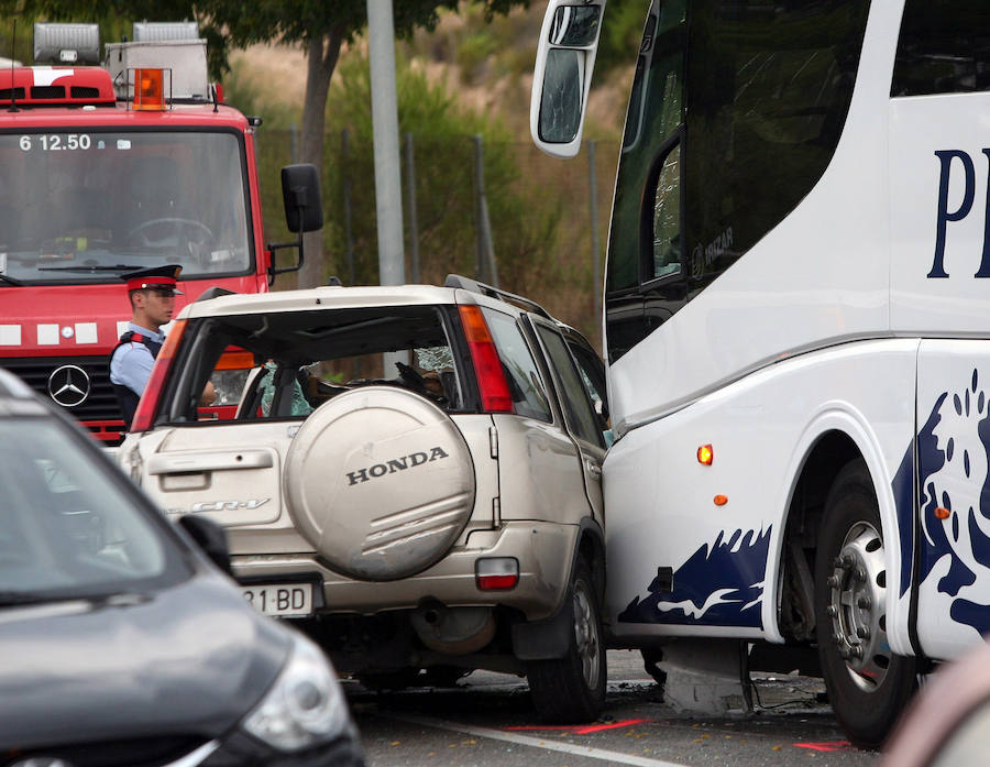 Un accidente frontal entre un coche y un autobús deja cinco muertos en Salou