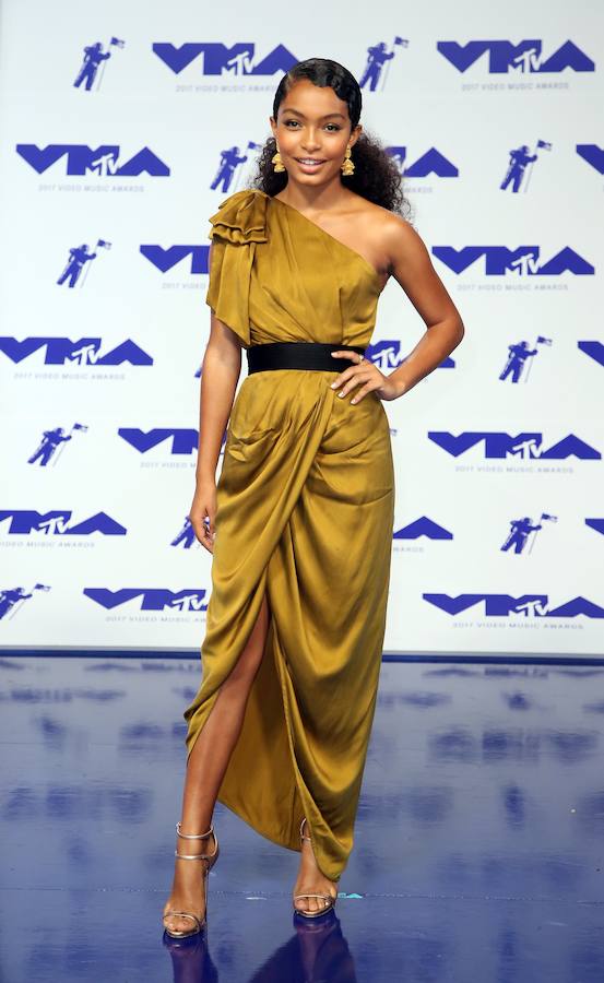 La actriz Yara Shahidi optó por un vestido de Zimmermann.