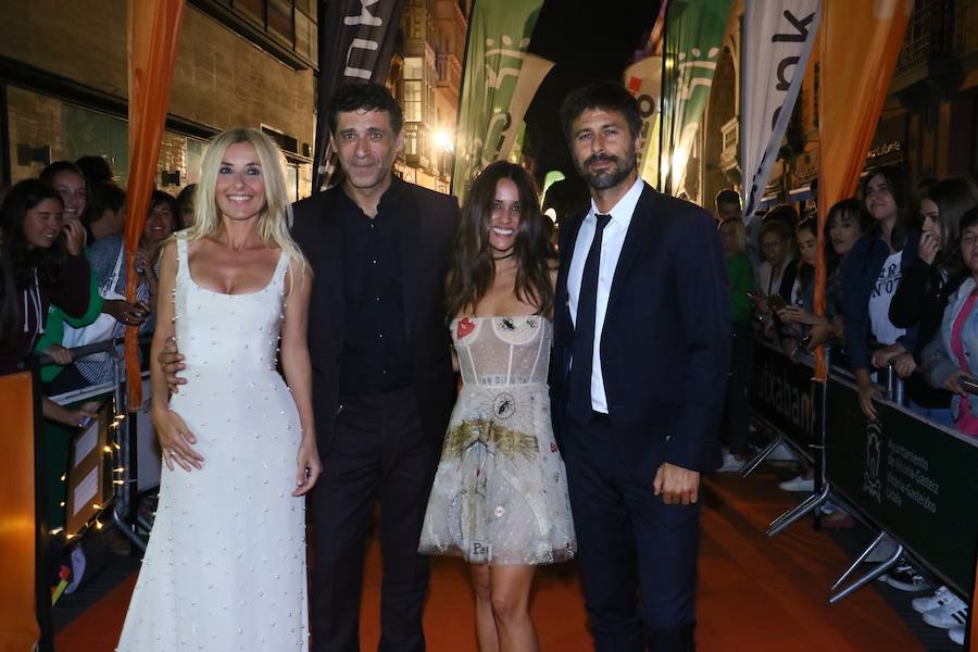 &#039;El Ministerio del tiempo&#039;, pasa por la alfombra naranja de Vitoria