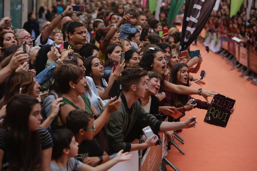 &#039;Velvet Colección&#039; desata la locura en la alfombra naranja del FesTVal