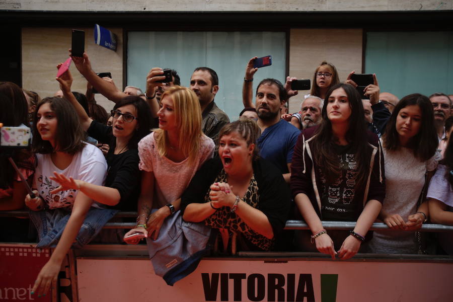 &#039;Velvet Colección&#039; desata la locura en la alfombra naranja del FesTVal