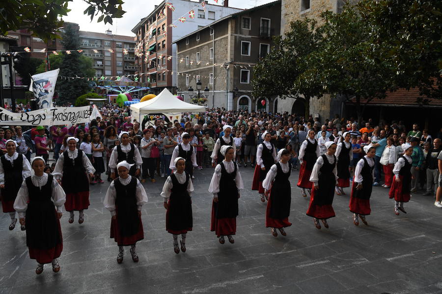 Cientos de personas se congregaron en el txupinazo para recibir a las celebraciones en honor a la Virgen de Udiarraga, que se prolongarán hasta el lunes