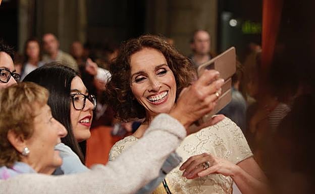 Ana Belén, sobre la alfombra naranja del FesTVal. 