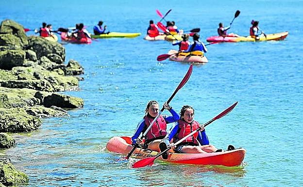 Urdaibai ofrece un marco excepcional para practicar deporte al tiempo que se descubren zonas de gran valor ecológico.
