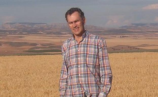 El escritor Eduardo Gil Bera.