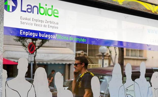 Los usuarios de Lanbide tendrán que ir a su oficina de referencia para sus gestiones