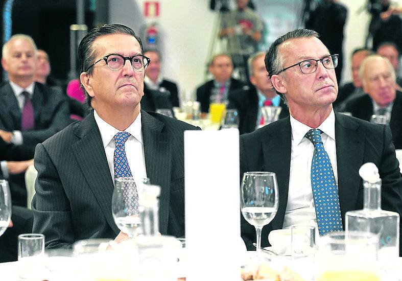 Enrique de Ybarra, presidente de EL CORREO y Pedro Sánchez, subdirector general y director territorial Norte del banco.