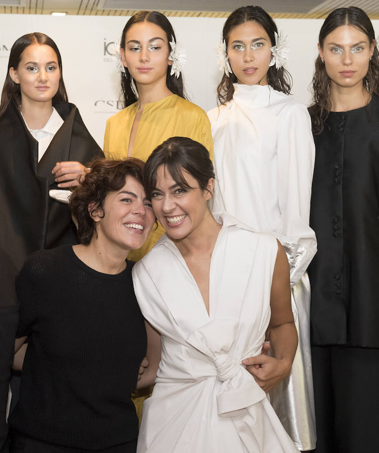 La diseñadora vitoriana inaugura la Fashion Week con ‘Cristalinos’, una colección basada en materiales reciclados