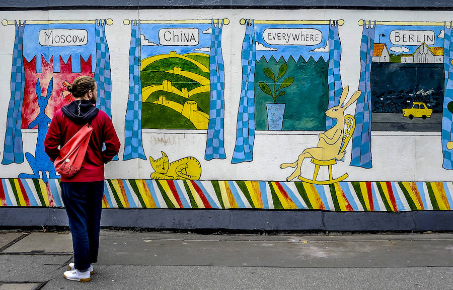 El muro de la ciudad alemana fue derribado en 1989 y hoy, aún guarda restos de lo que fue.