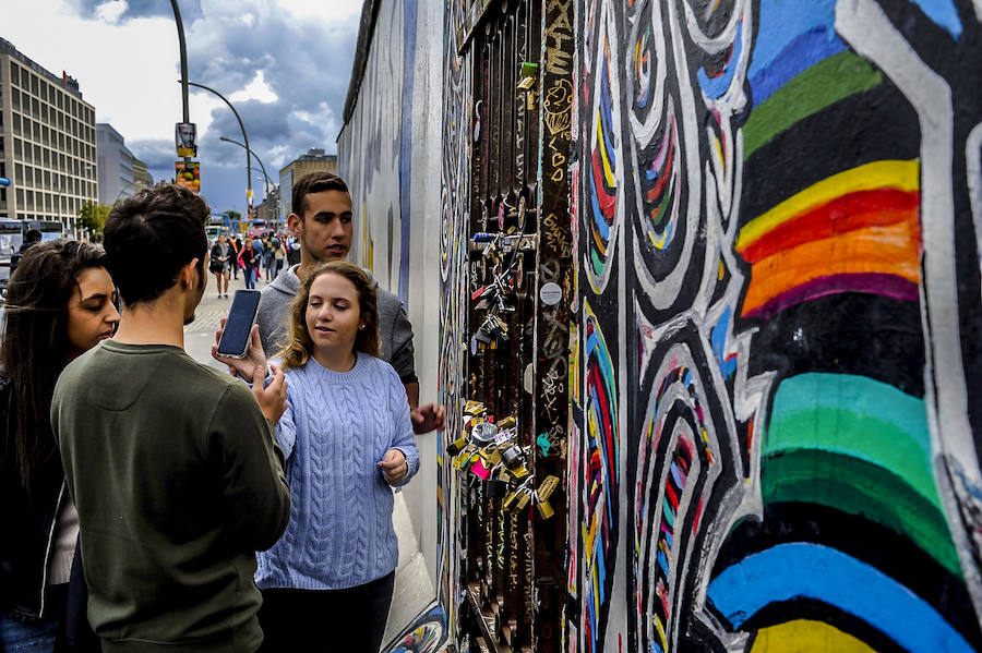 El muro de la ciudad alemana fue derribado en 1989 y hoy, aún guarda restos de lo que fue.