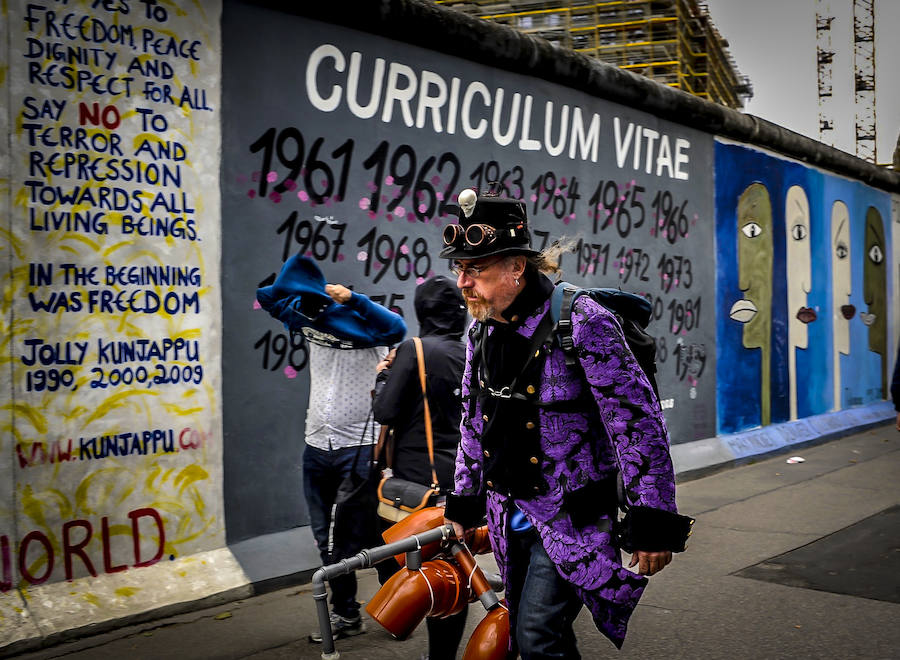 El muro de la ciudad alemana fue derribado en 1989 y hoy, aún guarda restos de lo que fue.