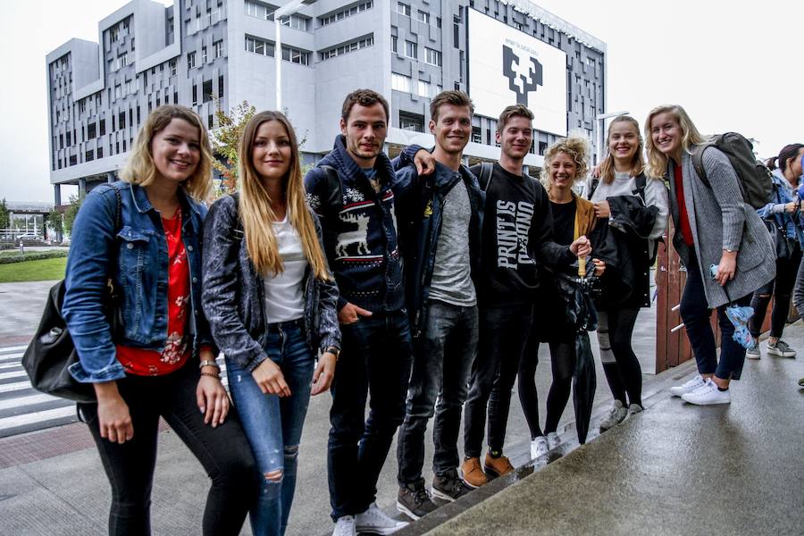 Al acto de bienvenida estaban convocados 500 estudiantes, aunque la asistencia ha rondado los 200