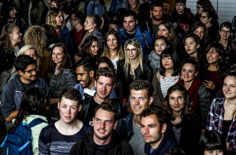 Al acto de bienvenida estaban convocados 500 estudiantes, aunque la asistencia ha rondado los 200