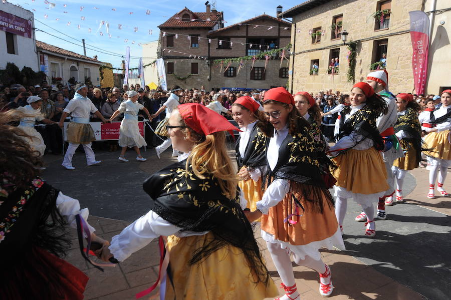 Miles de personas celebran la Fiesta de la Vendimia en Yécora