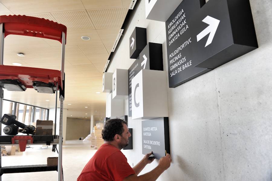 El barrio vitoriano inaugura a finales de mes su equipamiento, el último previsto de la red, un edificio con una enorme claridad que ha aprendido de la experiencia de los trece anteriores