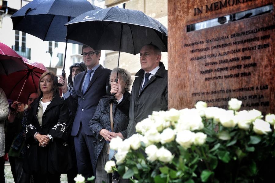 Las instituciones alavesas rinden homenaje a las víctimas del franquismo