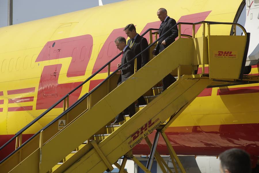 El acto ha contado con la presencia de casi doscientos invitados del mundo empresarial e institucional vasco. Entre ellos, el director general en España de DHL European Air Transport, Jesús Sánchez, y del director general en España de DHL Express, Miguel Borrás, así como de una nutrida representación institucional encabezada por el lehendakari, Iñigo Urkullu. Han estado también la consejera de Desarrollo Económico e Infraestructuras, Arantxa Tapia; el delegado del Gobierno en Euskadi, Javier de Andrés; el diputado general de Álava, Ramiro González; y el alcalde de Vitoria, Gorka Urtaran. 