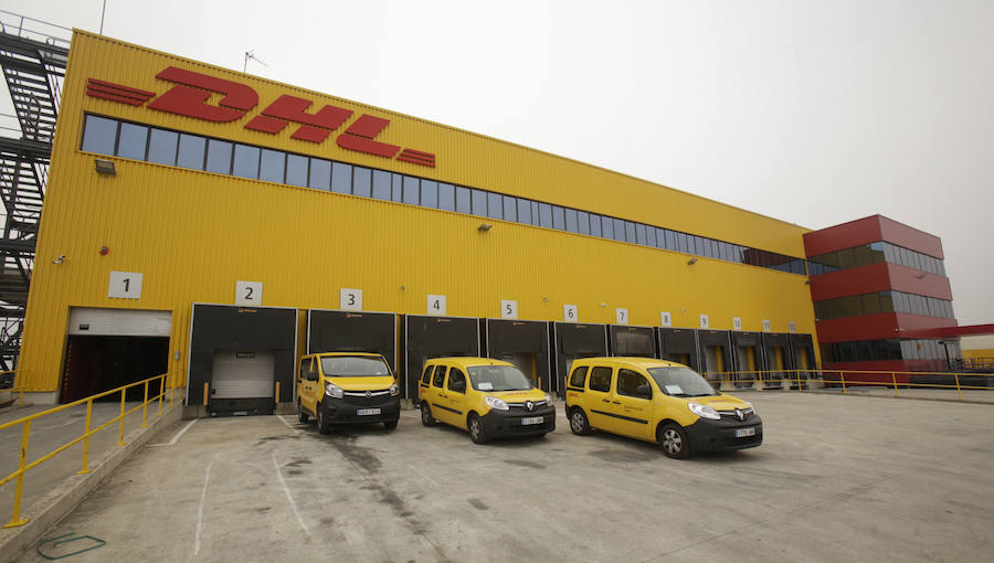 La empresa alemana ha dulpicado el tamaño de su centro logístico en el aeropuerto de Vitoria