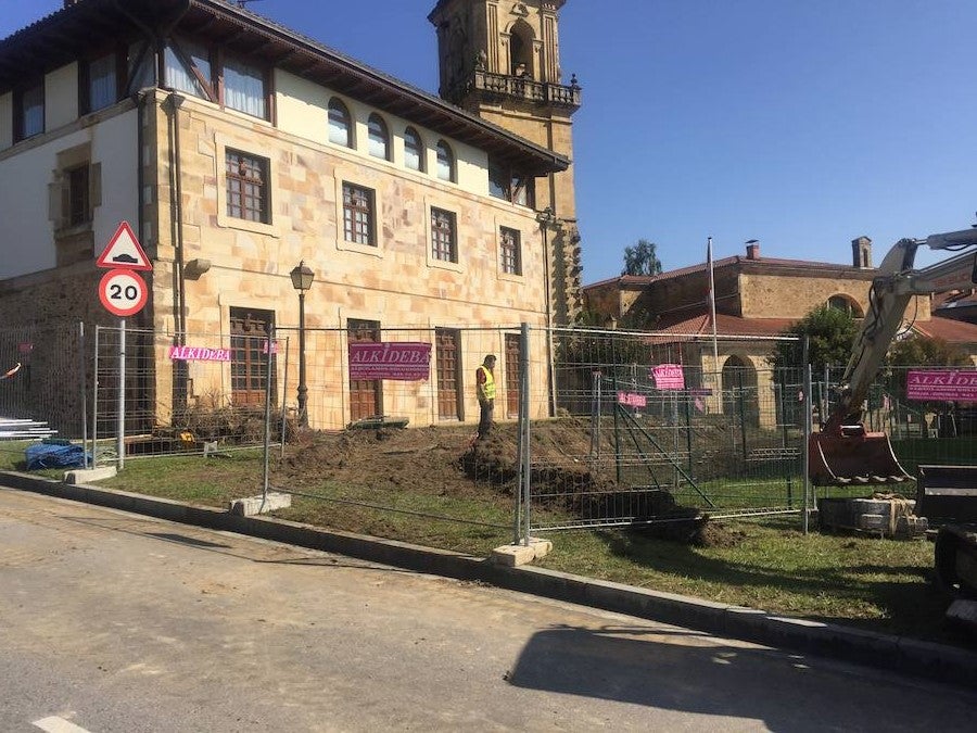 Obras junto al Ayuntamiento para captar energía del subsuelo. 