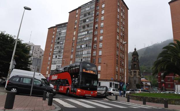 Autobús de dos pisos de Bilbobus que cubre la ruta hasta Reckaldeberri.