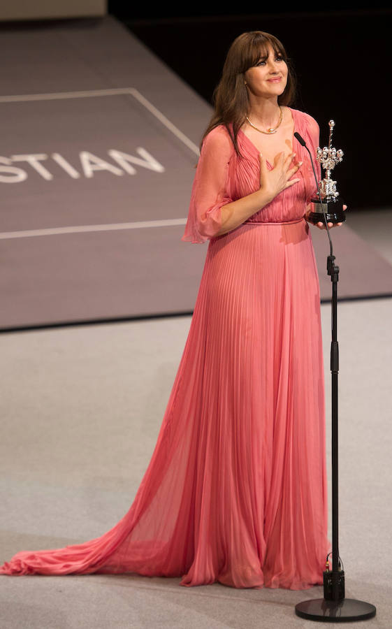 La actriz agradece el premio a la audiencia en el Velódromo de San Sebastián.