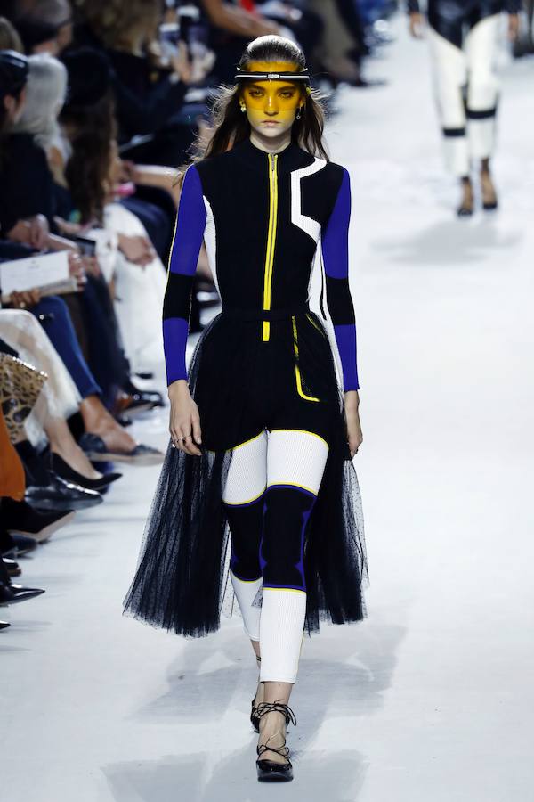 La firma homenajea con sus diseños a la artista franco-estadounidense en la Semana de la Moda de París