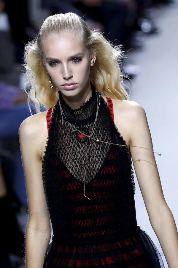 La firma homenajea con sus diseños a la artista franco-estadounidense en la Semana de la Moda de París