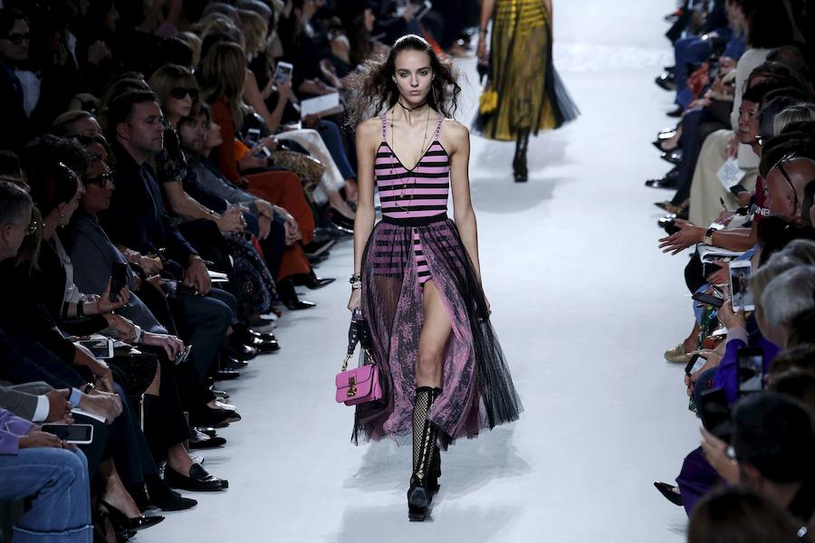 La firma homenajea con sus diseños a la artista franco-estadounidense en la Semana de la Moda de París