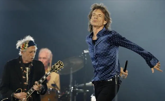 Keith Richards (i) y Mick Jagger, durante el concierto de los Stones en Barcelona.