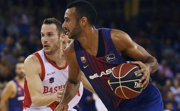 Huertas y Hanga, durante el Barcelona - Baskonia en el Palau. 