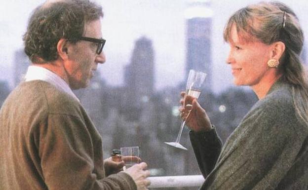 Woody Allen y Mia Farrow, en una escena de la película 'Historias de Nueva York'.