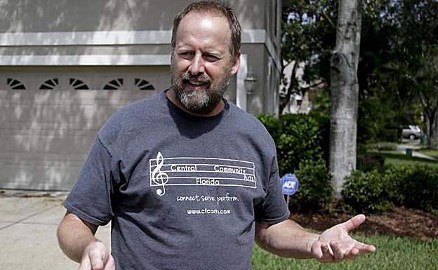 Eric Paddock, el hermano del francotirador, visiblemente confundido tras la masacre.