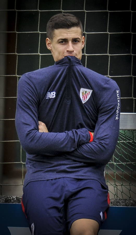 El portero durante un entrenamiento en Lezama,