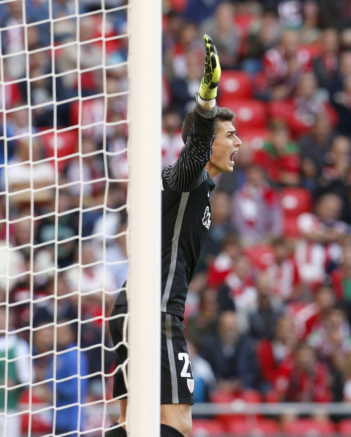 Su debut en San Mamés con el primer equipo fue solo unos pocos días después, ante el Valencia esa misma campaña.