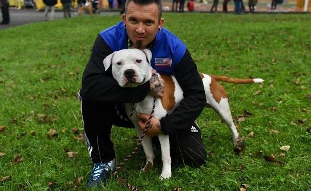 Otto Sturm, adiestrador canino estadounidense. 