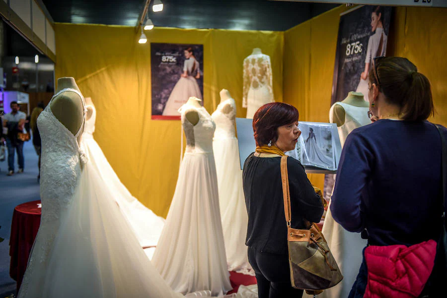Expobodas se celebra este fin de semana en el BEC con la presencia de más de cien firmas de moda de ceremonia, fotografía, joyas...