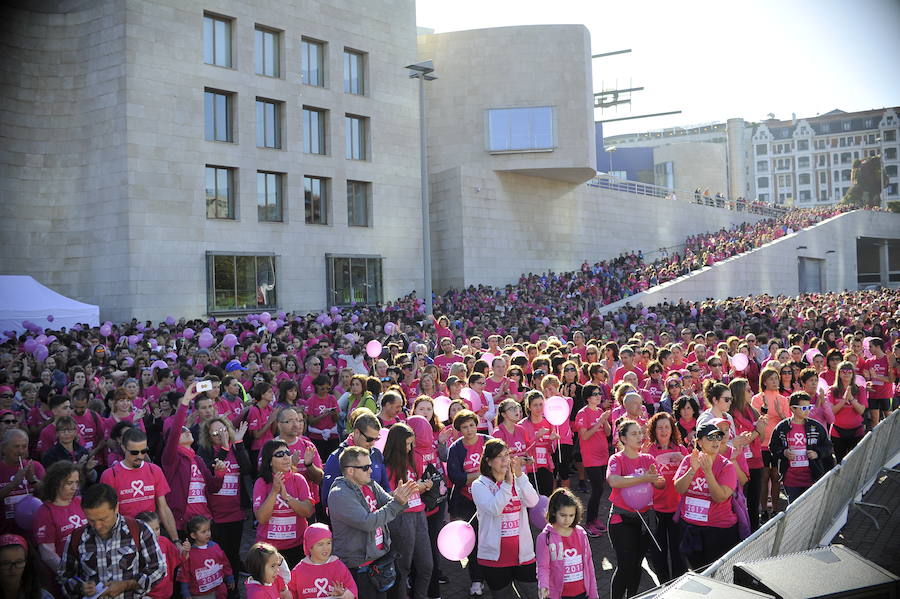 La carrera ha sido más multitudinaria que nunca y se han agotado las 10.000 camisetas que han puesto a la venta