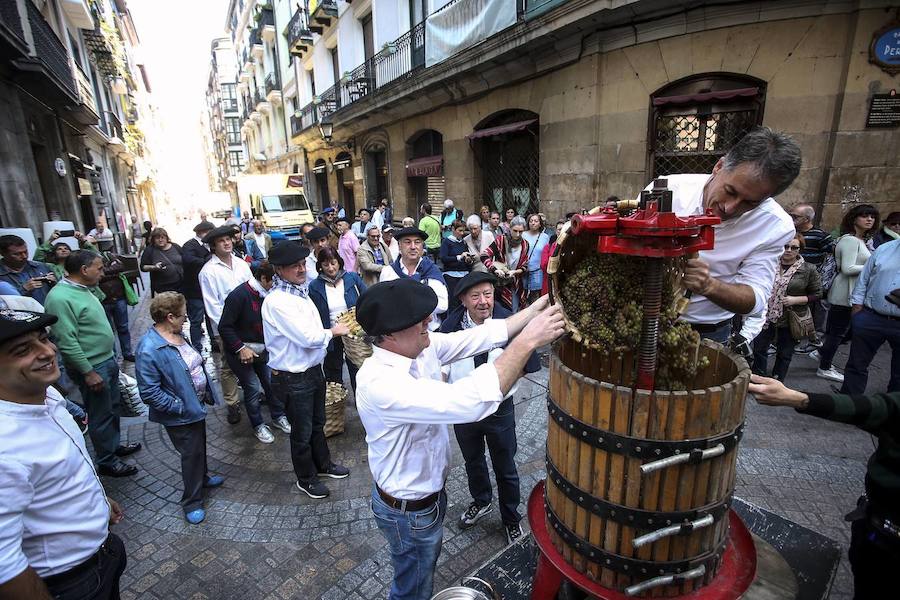 Bilbao celebra la tradicional ofrenda en el día de la Amatxu