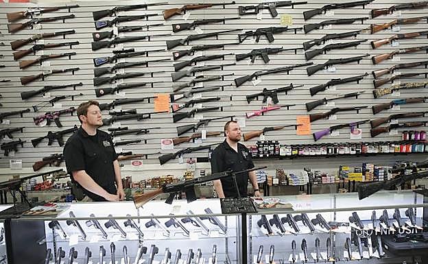 Sin restricciones. Una armería expone un impresionante arsenal.