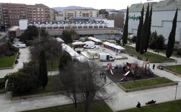 Imagen de la plaza de Santa Bárbara, desde un bloque cercano