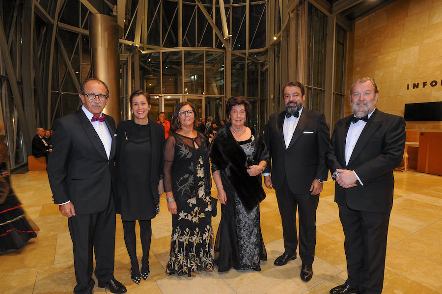 Juan Mari y María Irigoyen, Teresa Fernández, Carmen Echevarría, Javier Ormazabal y José Luis Sabas. 