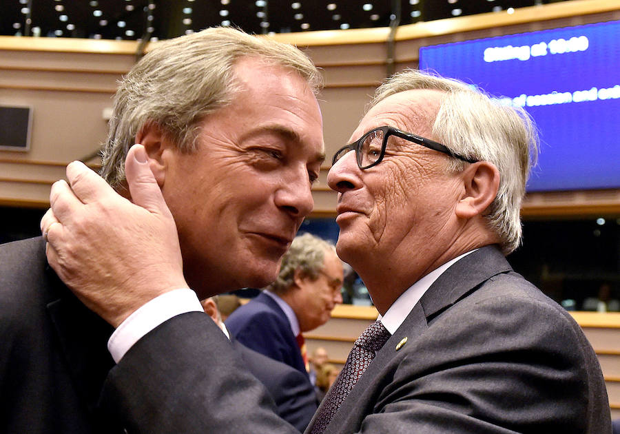 Jean-Claude Juncker y Nigel Farage, que fue lider del Partido de la Independencia del Reino Unido 