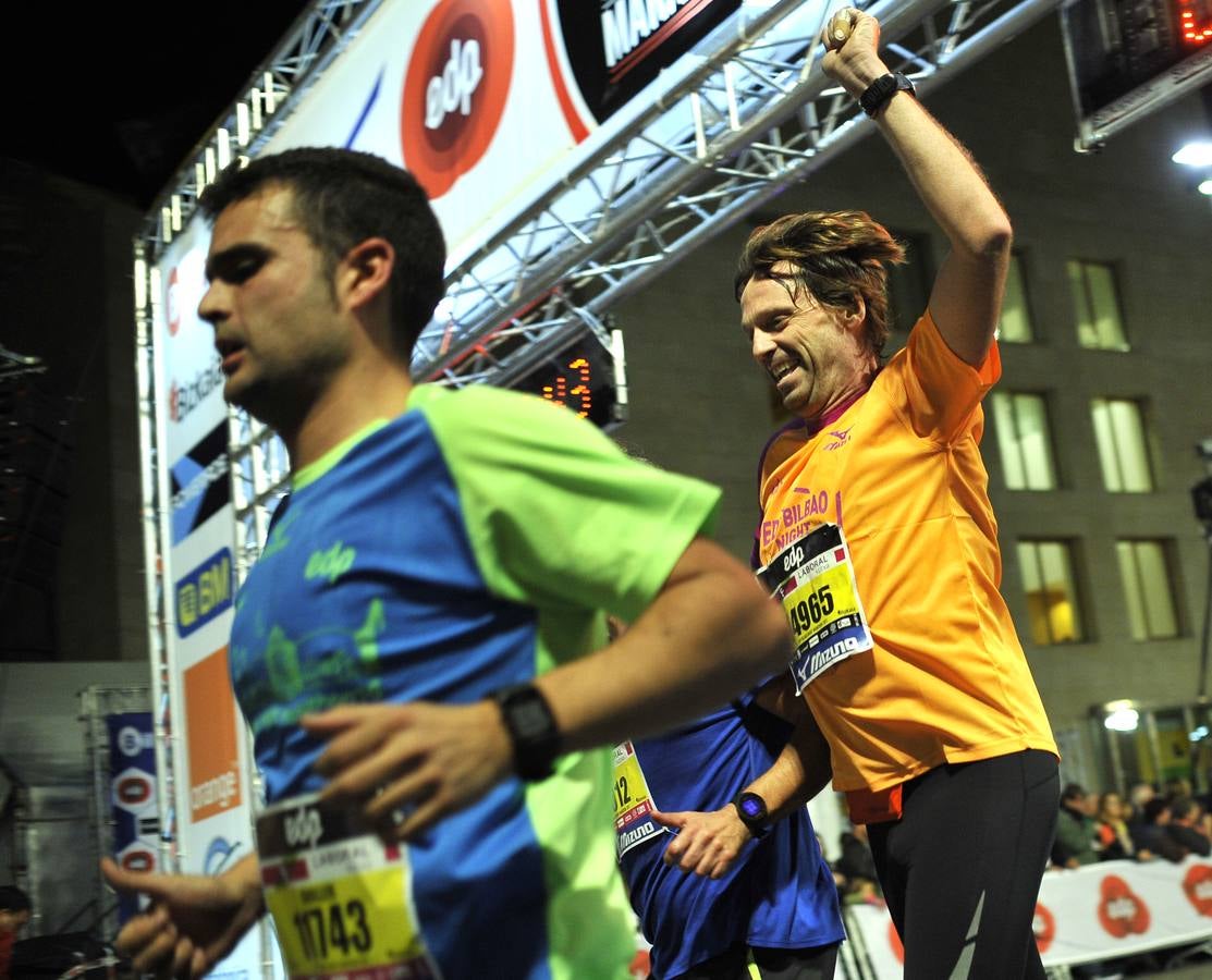 La octava edición de la 'Bilbao Night Marathon' reúne en la línea de salida a unos 11.500 corredores en sus tres distancias, de los cuales alrededor de un millar son extranjeros procedentes de 44 países de los cinco continentes.