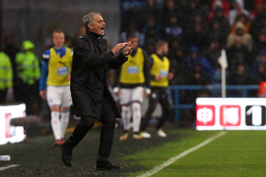 Mourinho, en el encuentro ante el Huddersfield. 