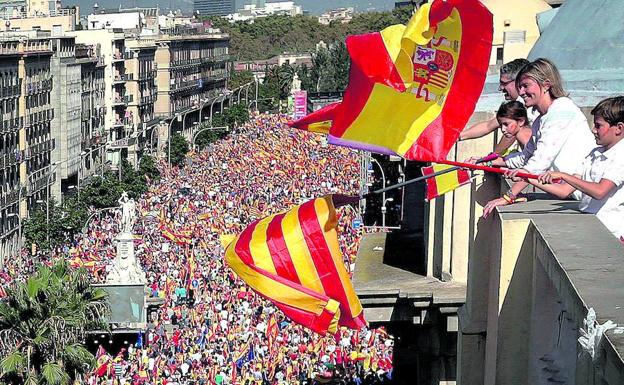 La manifestación del 8 de octubre congregó a una multitud en las calles de Barcelona.