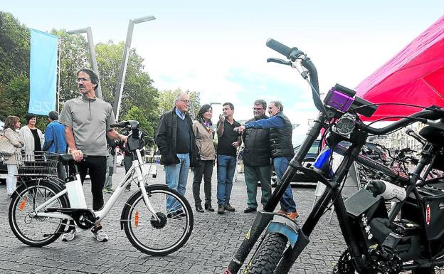 Exposición de bicicletas eléctricas en El Arenal en la semana de la movilidad del mes pasado.