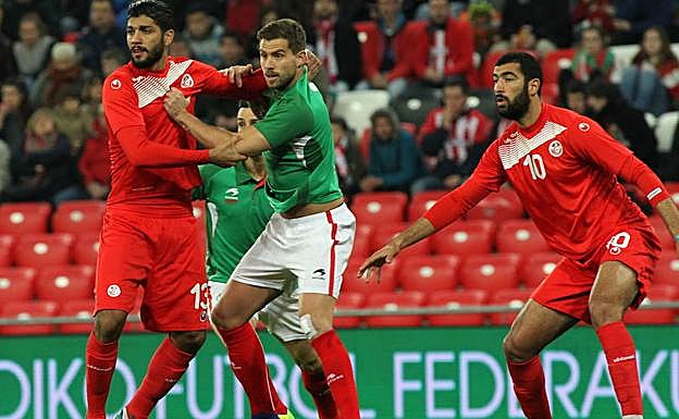 El duelo ante Túnez del pasado diciembre en San Mamés.